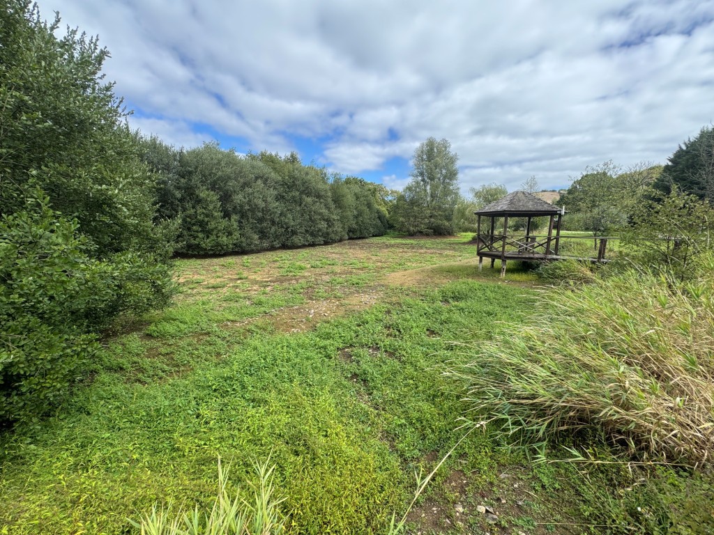 Lot: 71 - FREEHOLD TEN ACRE SITE WITH LAKES AND LODGES - Western lake with pontoon